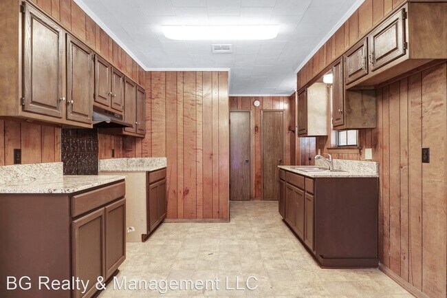 Building Photo - 3 br, 1 bath House - 104 Bonnabel Cir