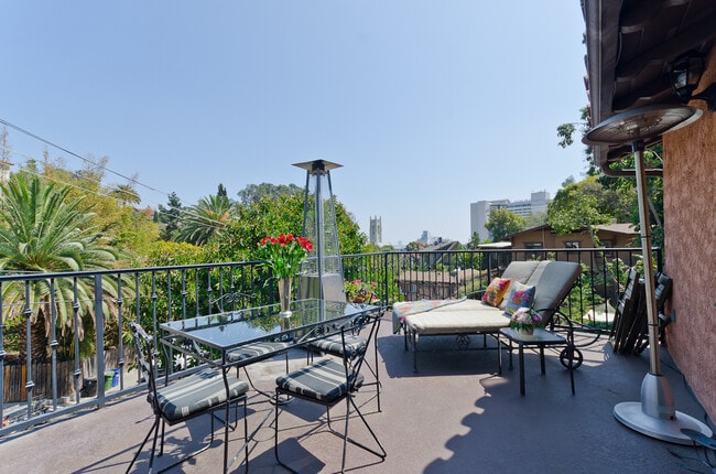 Building Photo - 2001 Pinehurst Rd