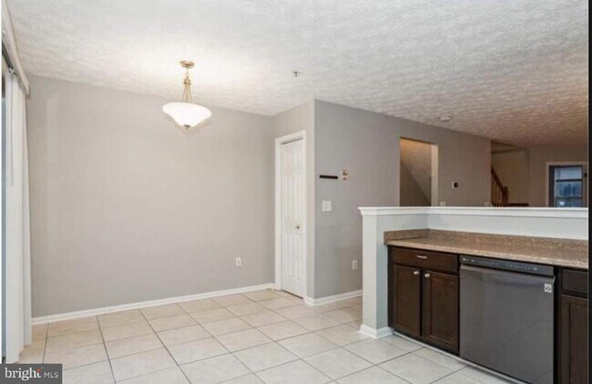 Foto del edificio - 16116 Edenwood Dr