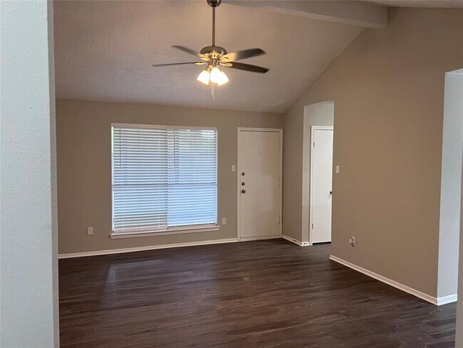 Building Photo - 438 Reseda Dr