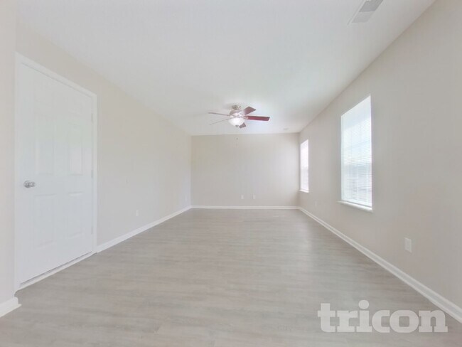 Foto del edificio - 390 Fox Trot Dr