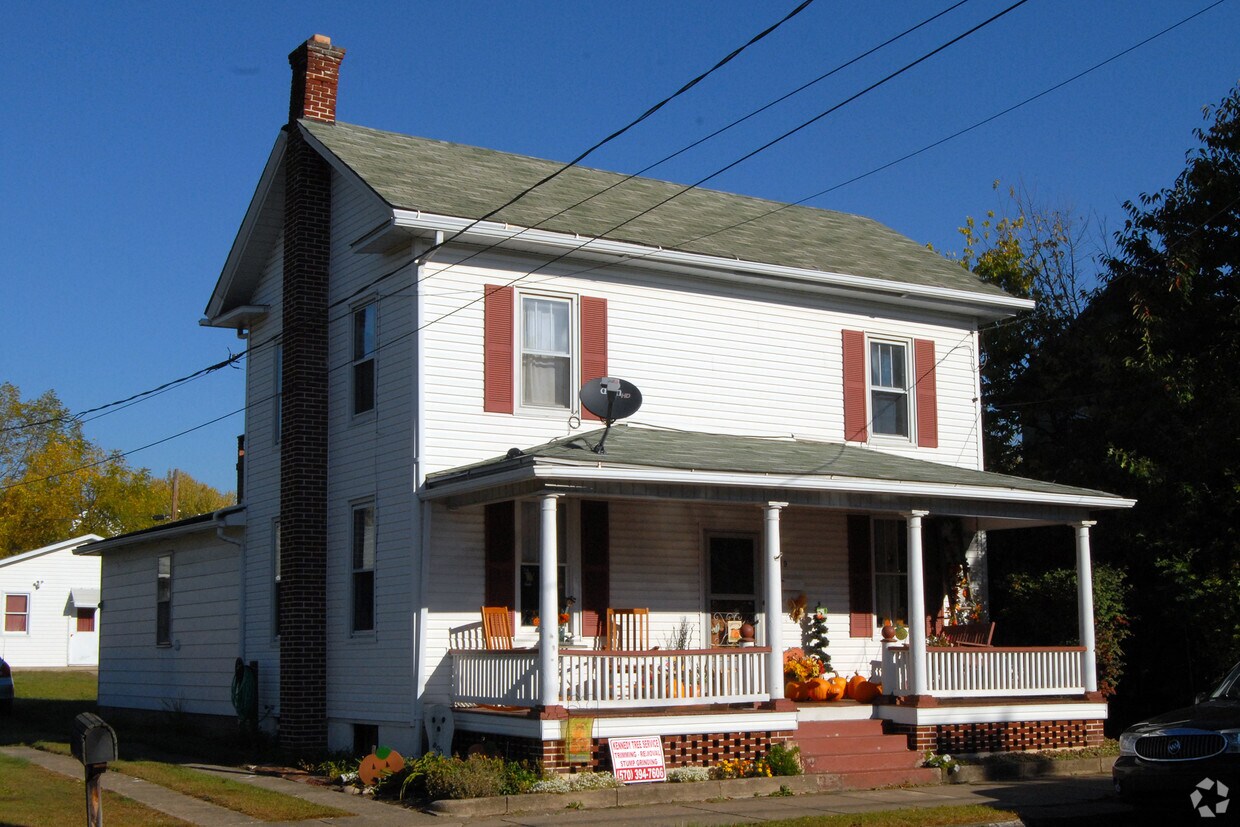 Primary Photo - 319 E 10th St