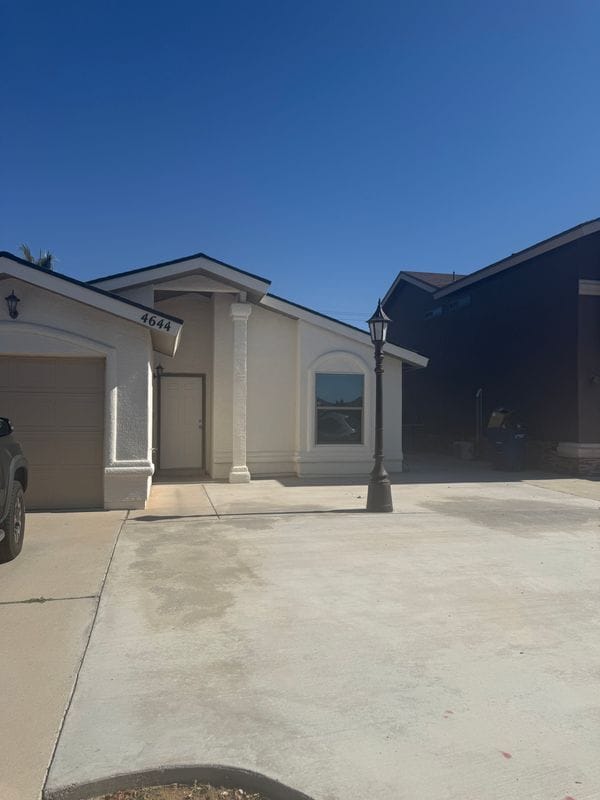 Foto del edificio - 4644 Beacham St