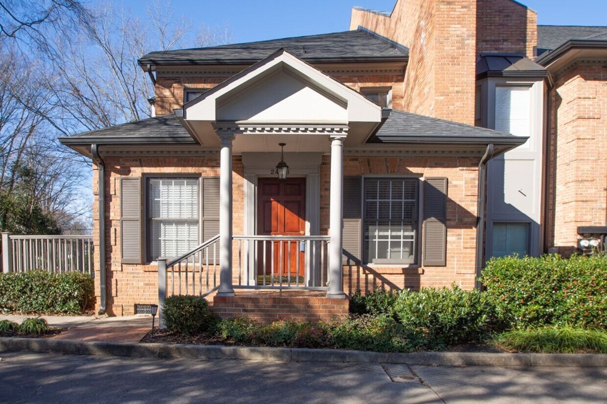 2436 Selwyn Ave, Charlotte, NC 28209 Townhome Rentals in Charlotte NC