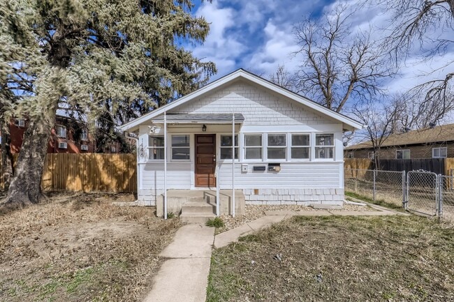 Building Photo - 1446 Valentia St