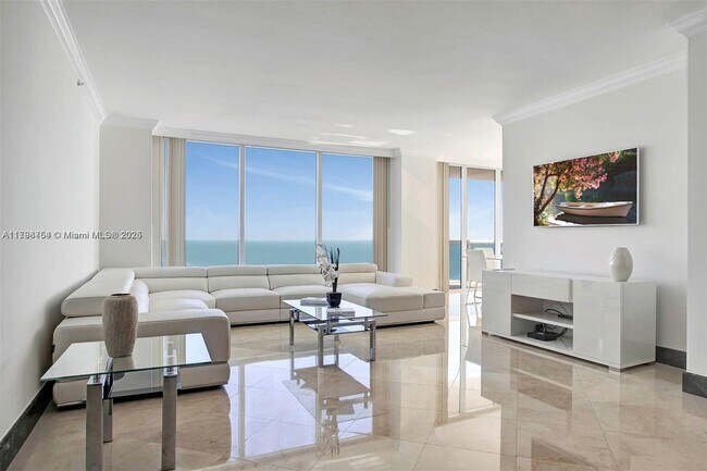 Foto del edificio - 4779 Collins Ave