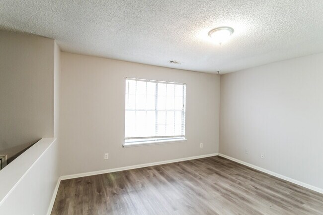 Building Photo - 1614 Picadilly Ct NE