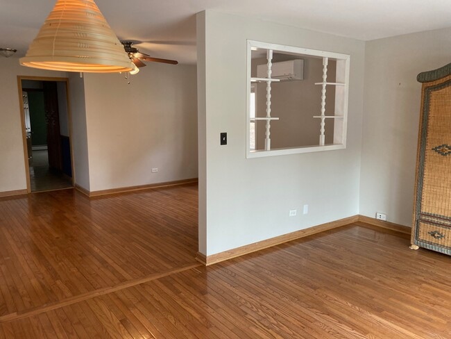 Building Photo - 4944 N Leavitt St