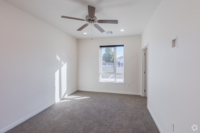 2 habitaciones, 1 baño - 1100 pies cuadrados - Dormitorio principal - Mountain View Apartments