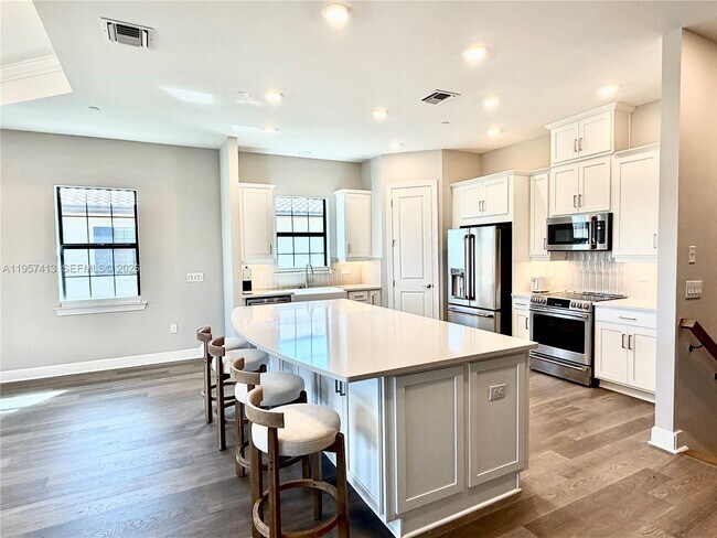 Building Photo - 15323 Lucerna St