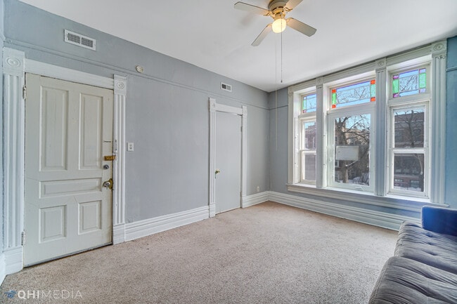 Foto del edificio - 1650 N Oakley Ave