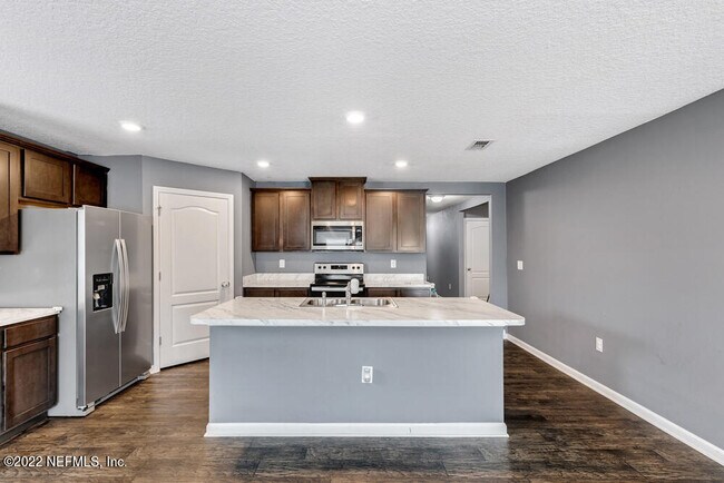 Building Photo - 3688 Alta Lakes Blvd
