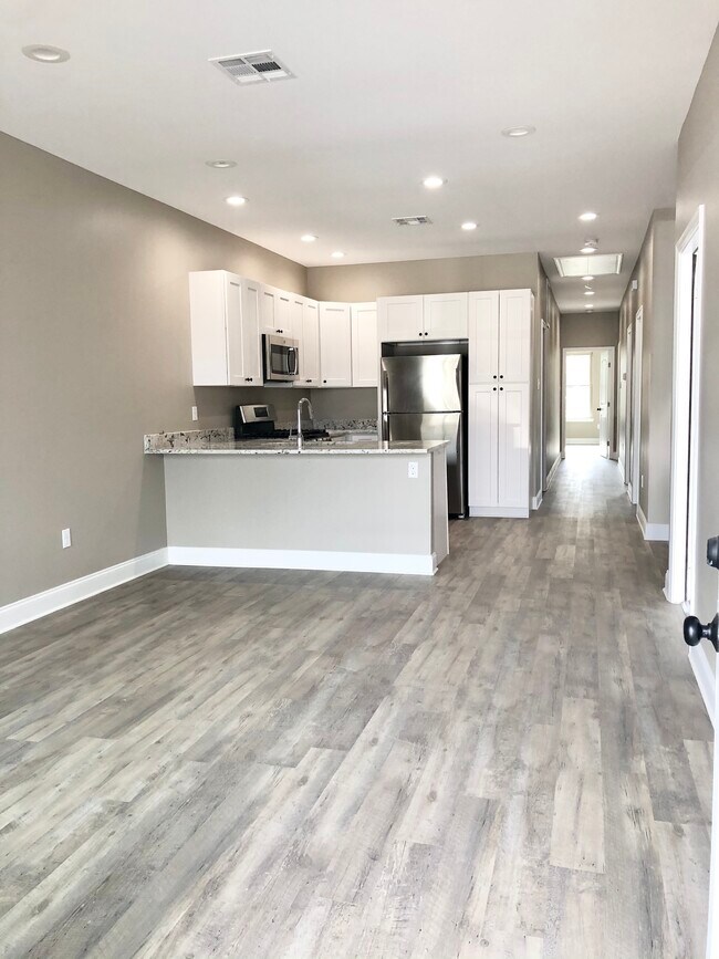 kitchen - 810 Pasadena Ave