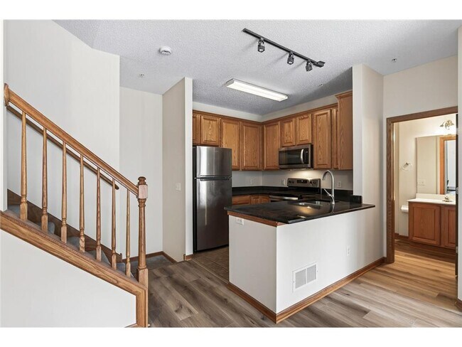 Foto del edificio - 6581 Olive Ln N