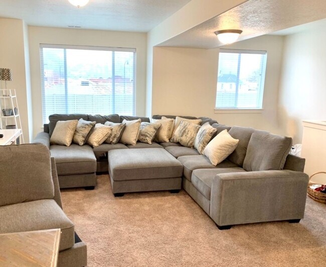 Foto del edificio - Don't miss out on this beautiful 4 Bed, 3....