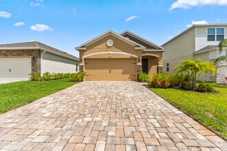 Building Photo - 1037 Canfield Cir