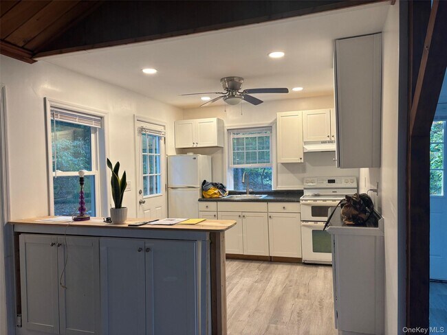 Foto del edificio - 180 New York Ave