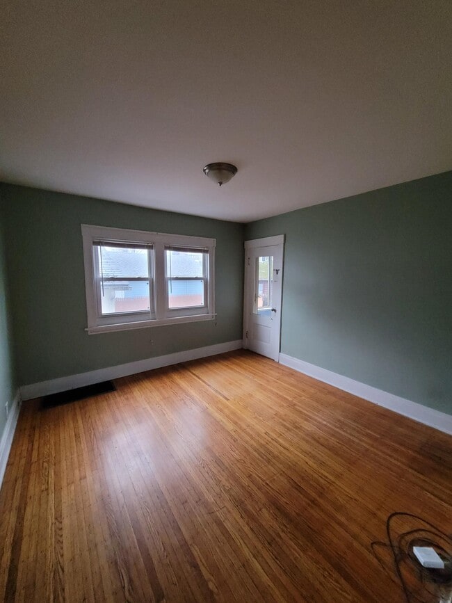 Building Photo - 88 Luzerne St
