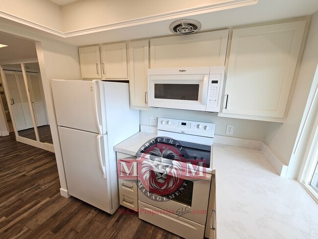 Building Photo - 5704 S Waterbury Way