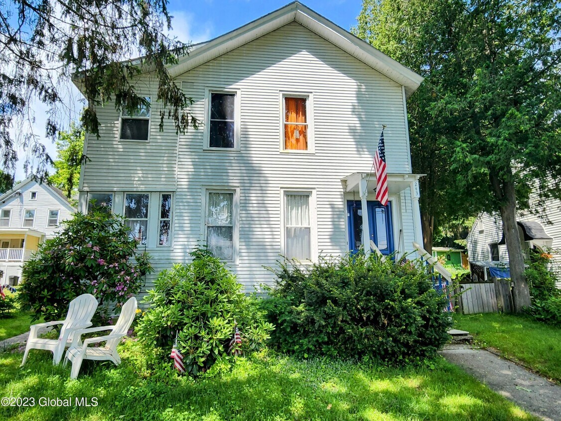 243 Broad St Unit Downstairs, Schuylerville, NY 12871 Room for Rent