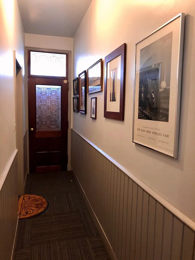 917 North 6th Street Entryway Hallway - 917 N 6th St