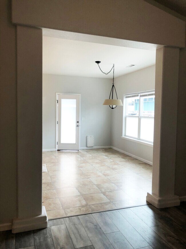 Building Photo - 156 Lavender Ln