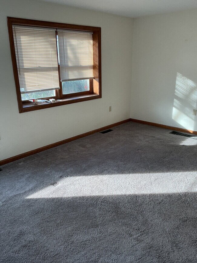 Foto del edificio - 3 bed 1/5 bath Townhome available