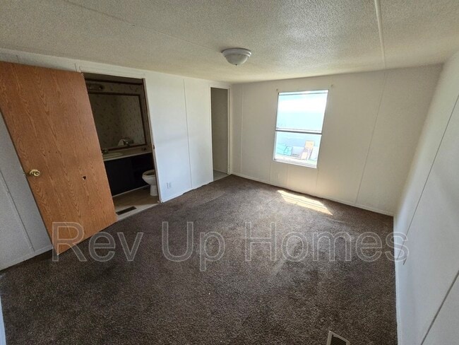 Building Photo - 123 Fred Dr