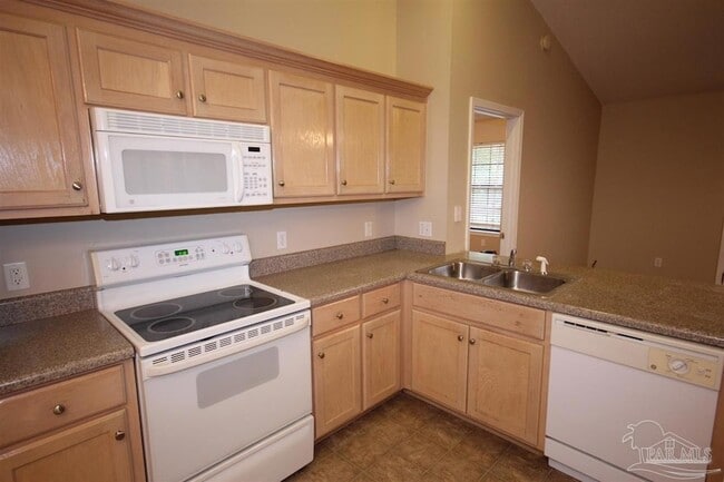 Building Photo - 6250 Starhill Dr