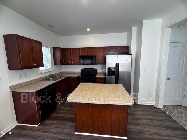 Foto del edificio - 2212 Persimmon Ridge Dr