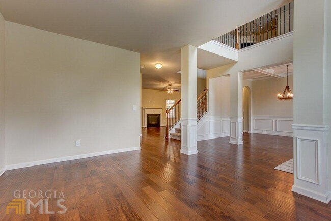 Building Photo - 13 Ravine Dr