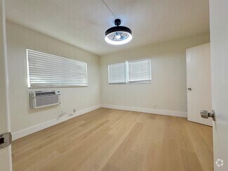 Building Photo - 2815 NE 33rd Ave