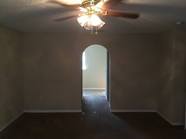 Foto del edificio - 4195 Woodley Creek Rd