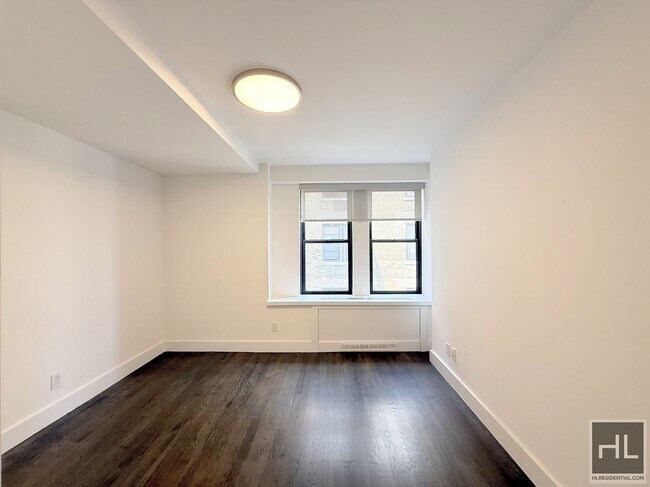 Building Photo - RENT STABILIZE  1 BED 2BATH with washer and dryer - WEST END AVENUE