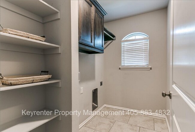Foto del edificio - Beautiful 3 Bedroom 2 Bathroom Home in Edmond!