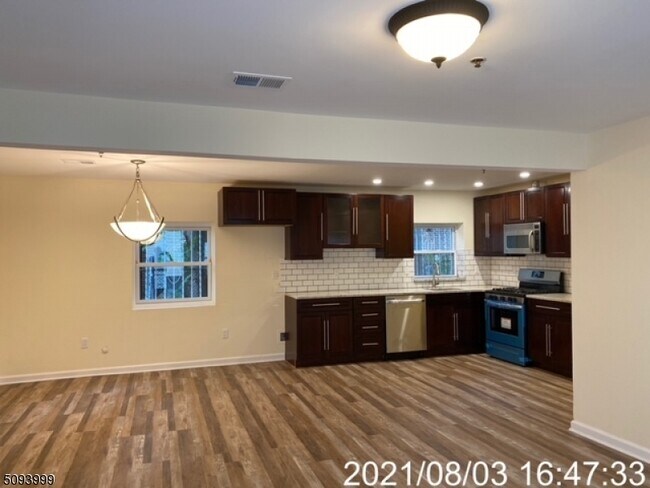 Building Photo - 10 Harding Terrace