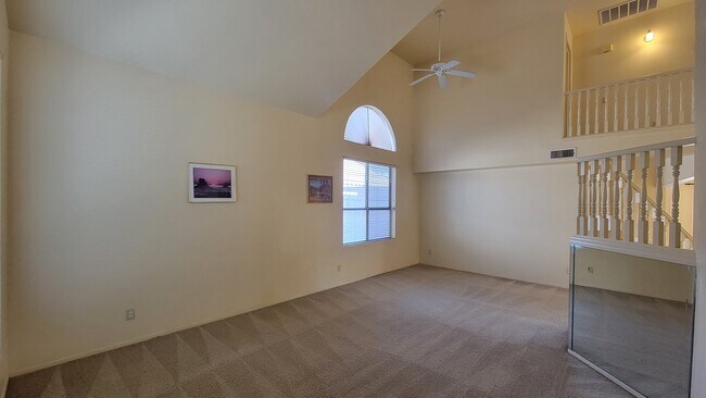 Foto del edificio - 3841 E Lexington Ave