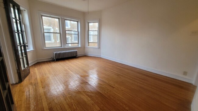 Foto del edificio - 7608 S South Shore Dr