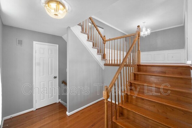 Foto del edificio - 2170 Kings Garden Way