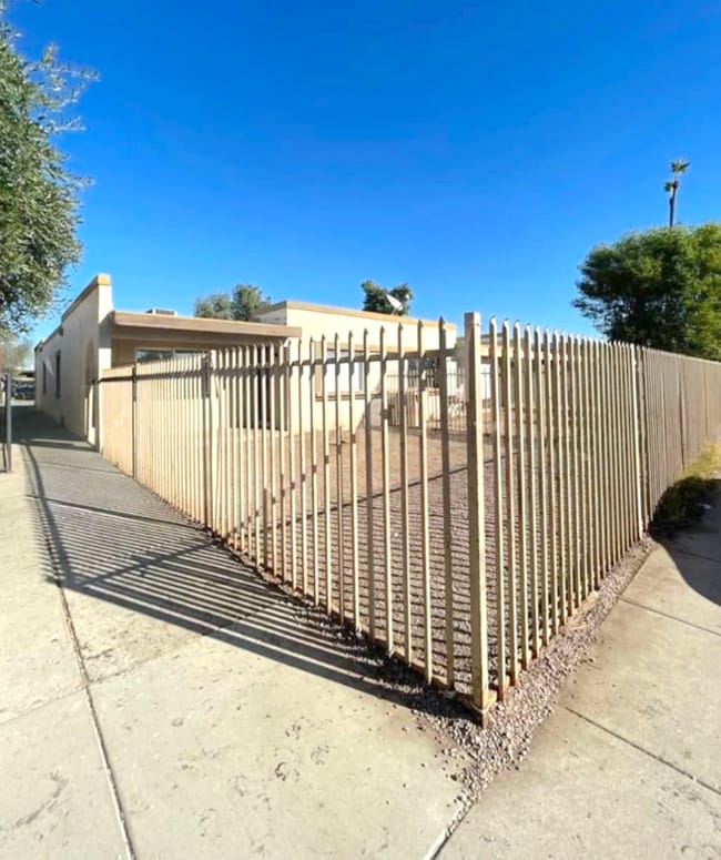 Foto del edificio - 6742 W Palmaire Ave