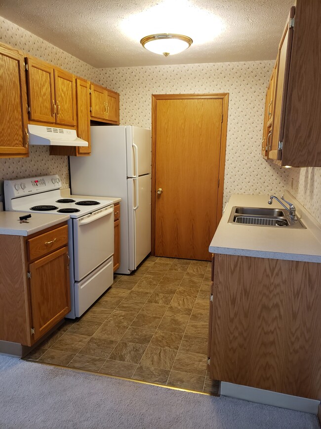 Building Photo - 12872 Raymond Dr