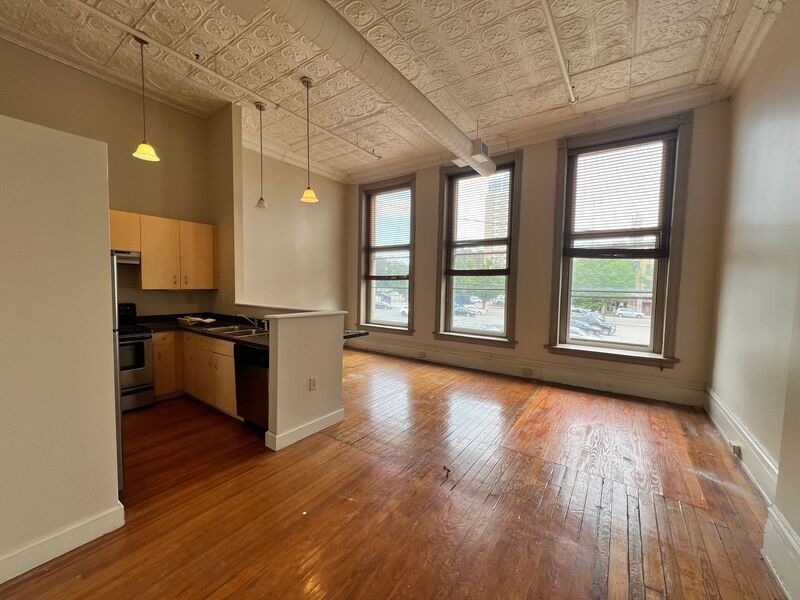 Primary Photo - 121 W Broad St