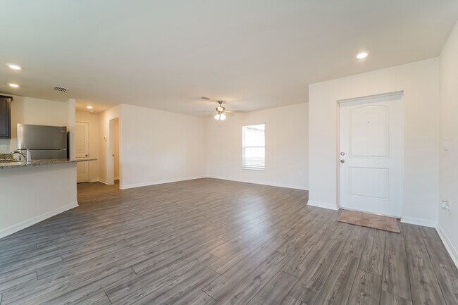 Building Photo - 5821 Babian Rd, North Port, FL