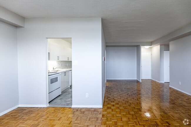 1BR + Den, 1BA - 750SF - Living Room/Dining Room - Hager Creek