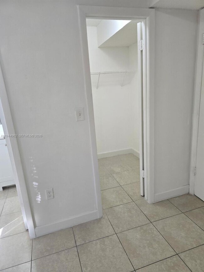 Foto del edificio - 2401 Van Buren St