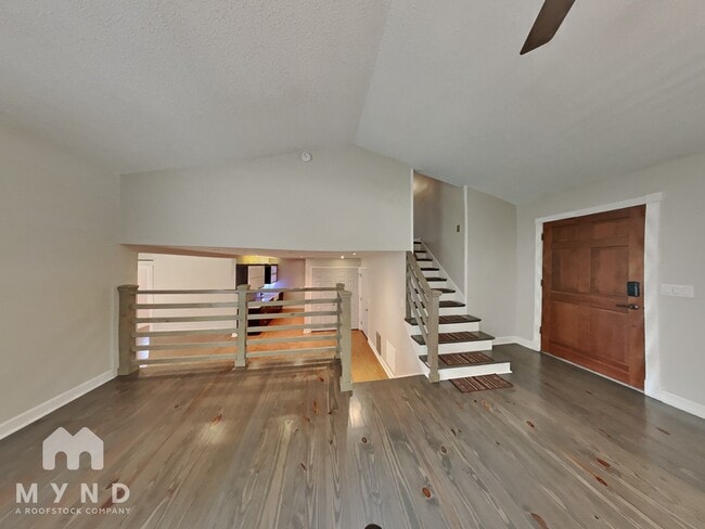Building Photo - 131 Lake Run