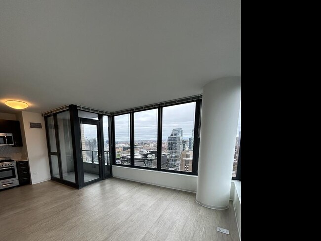 Foto del edificio - 2 bedroom in Chicago IL 60654