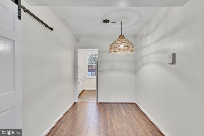 Building Photo - 220 N Thomas St