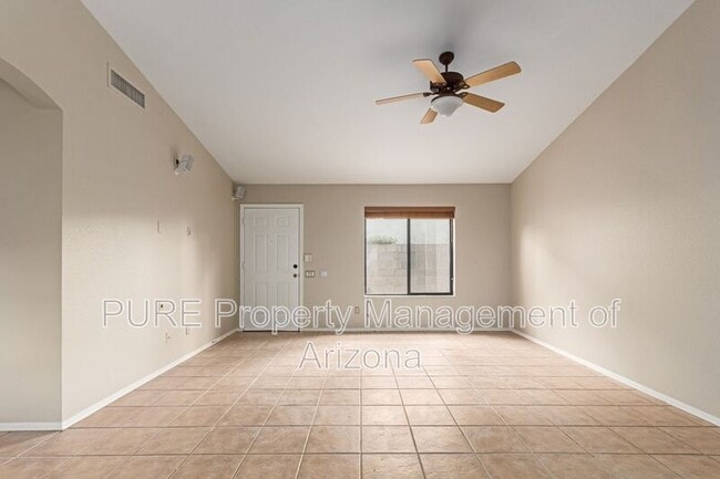 Building Photo - 3435 E Wahalla Ln