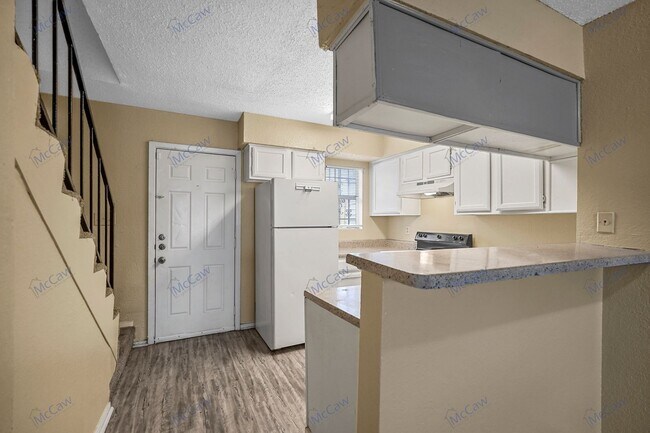 Foto del edificio - Beautiful 2/1.5 Townhome in Village by the...